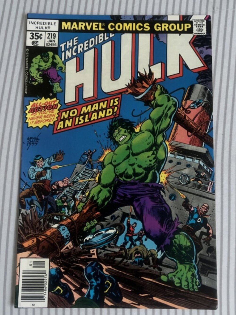 The Incredible Hulk #219 Marvel Comics Group Newsstand January 1977!